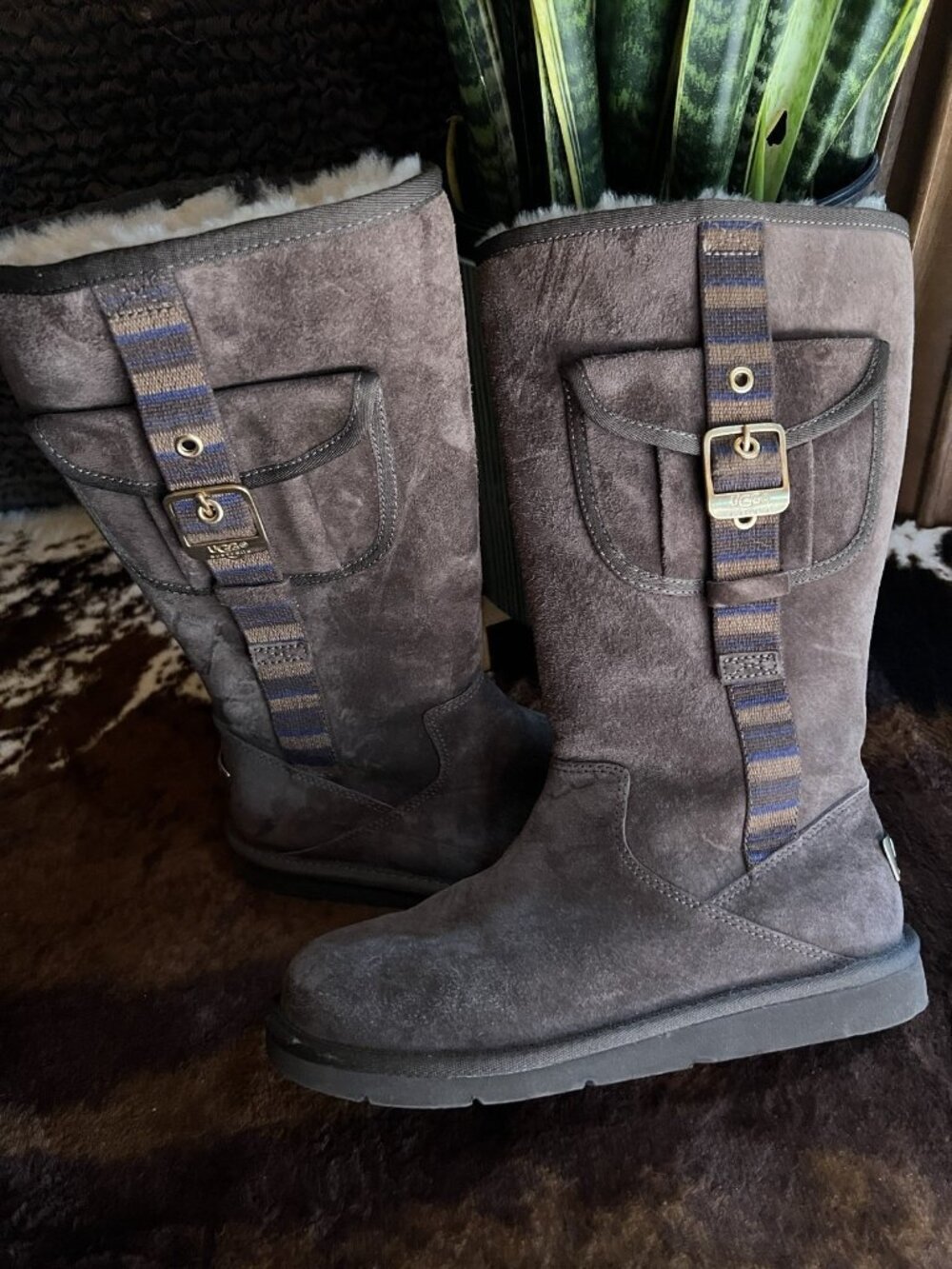 UGG Women’s Sheepskin Zip Boots Size 8.5 Cargo Pocket Brown